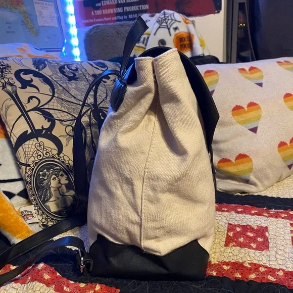 Backpack - Picture 9 of 10